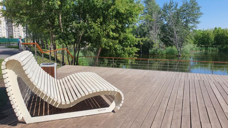 В самарском Ерик Парке вандалы портят лавочки и ограждения