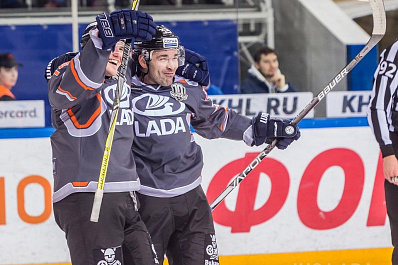Хоккейная «Лада» дома одолела одного из лидеров «Запада»