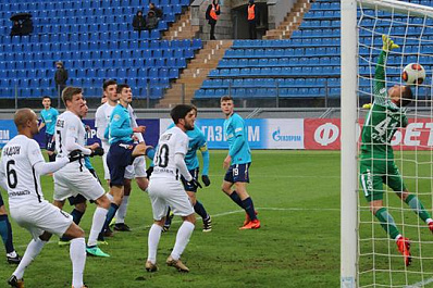 Футболисты Крыльев Советов всухую обыграли Зенит-2