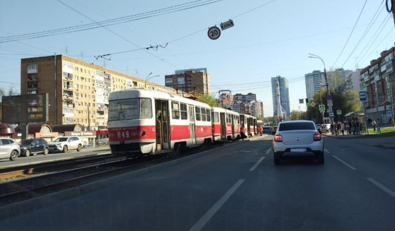 Утром 21 апреля на проспекте Ленина в Самаре встали трамваи