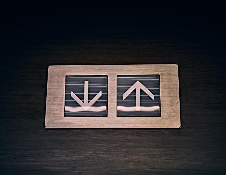 Стало известно, что делать, если застрял лифт