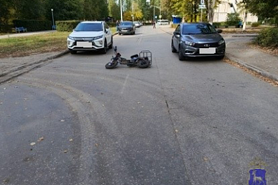 В Тольятти женщина на "Весте" сбила парня на двухколесном транспорте