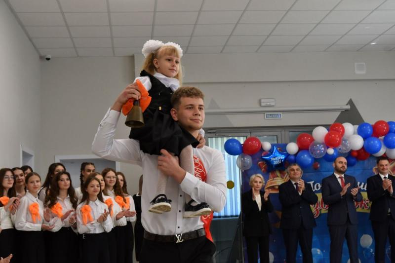 Вячеслав Федорищев - выпускникам: "Будьте смелыми, ничего не бойтесь, идите только вперед"