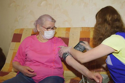 В Самаре соцработница спасла жизнь пенсионерке