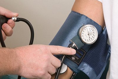 Врачи назвали давление, при котором часто случается инсульт