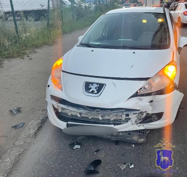 В Самаре мотоциклист врезался во встречный Peugeot