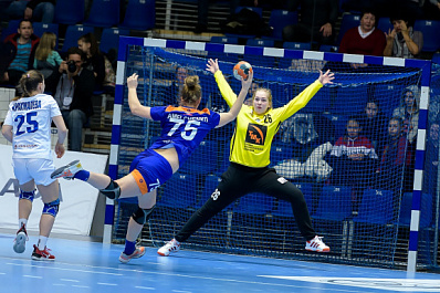 Гандбольная "Лада" разгромила клуб из Волгограда