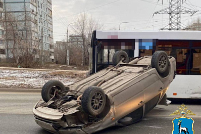 В Самаре 10 декабря "двенадцатая" перевернулась и спровоцировала массовое ДТП