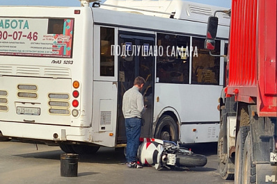 В Самаре водитель "КамАЗа" сбил мотоциклиста 