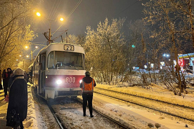 "Отвалились рога": в Самаре в районе Госуниверситета на Ново-Садовой встали трамваи