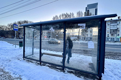 Жители Самары сообщили о новом случае вандализма на автобусных остановках