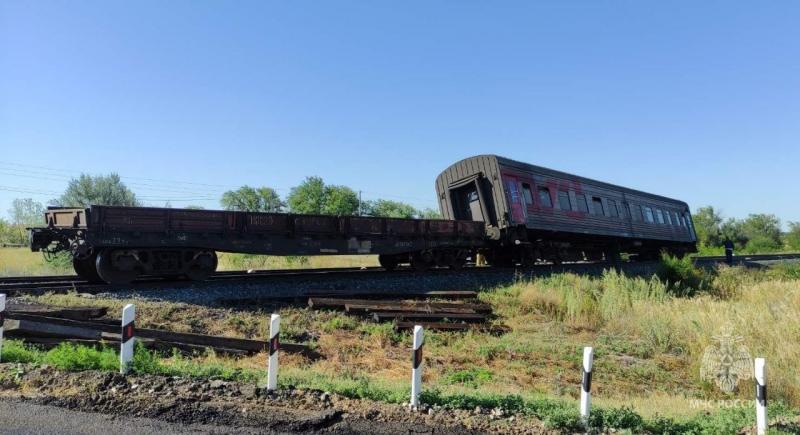 Водитель погиб: стали известны подробности ДТП с грузовиком и поездом