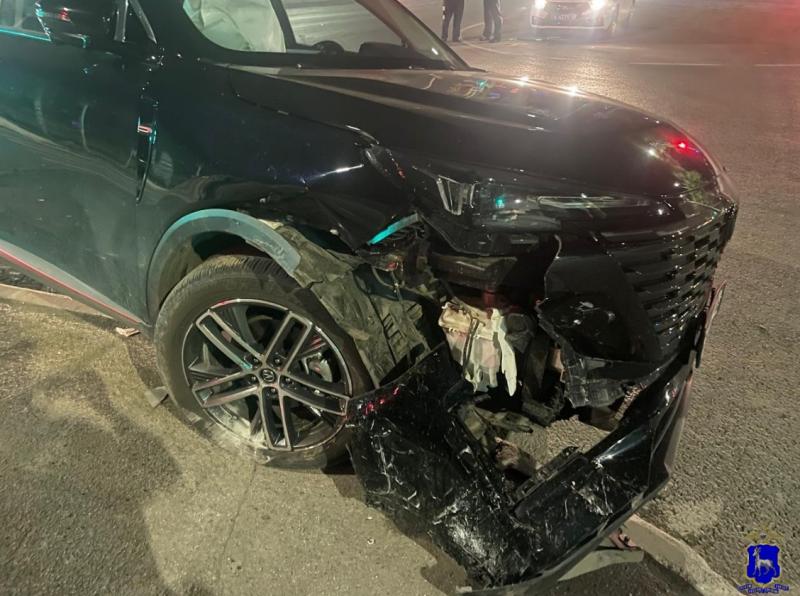 В Самаре на углу улиц Вольской и Ново-Вокзальной столкнулись Changan и "четырнадцатая"