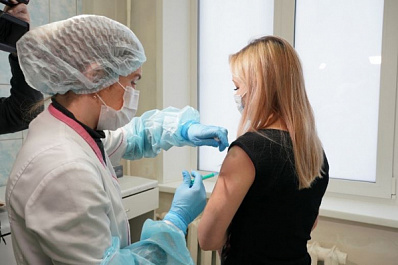 В Самарской области работают уже два круглосуточных прививочных пункта