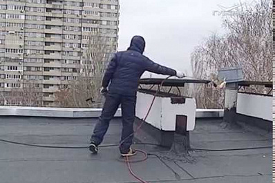 Продолжение скандальной истории с ремонтом крыши в Тольятти: кто компенсирует ущерб жильцам