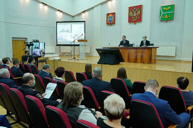 Ремонт школ и больниц, безопасность пешеходов и создание парков: Дмитрий Азаров обсудил с жителями Кинеля планы по развитию города