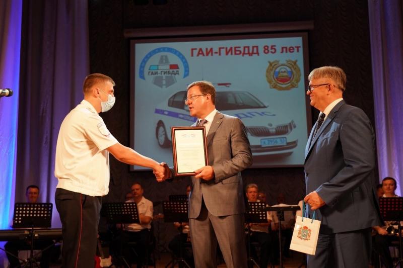 Дмитрий Азаров поздравил сотрудников ГИБДД с 85-летием инспекции
