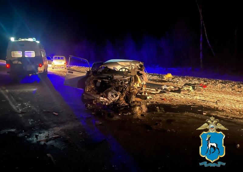 В Самарской области 6 февраля в ДТП с КамАЗом и "семеркой" погибли два человека