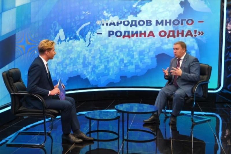 Павел Покровский: "В России сегодня тот лидер, который позволяет быть уверенным в победе"