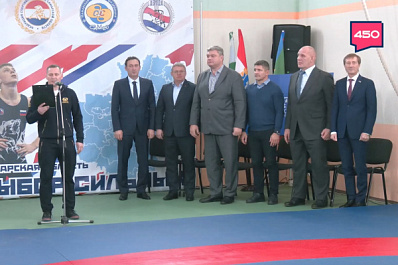 Олимпийский чемпион Александр Карелин принял участие в открытии нового ФОКа в Самарской области