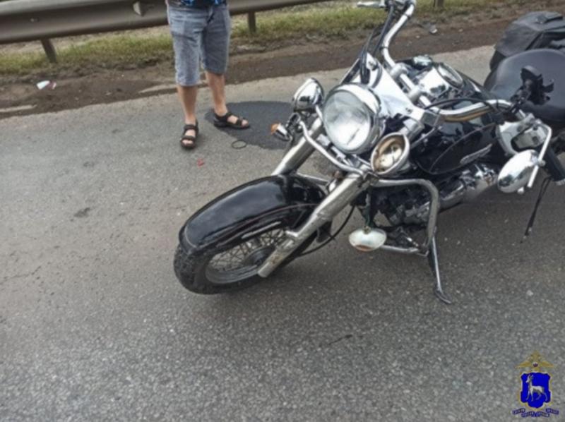 В Самарской области на трассе мотоциклист врезался в "десятку"
