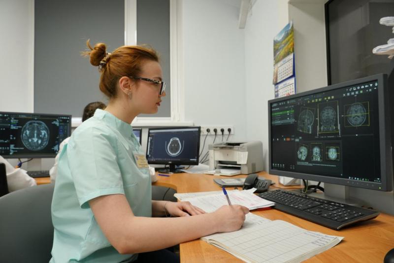 Новый законопроект обяжет выпускников-медиков отработать три года