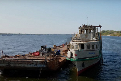 Затонувший в Самаре теплоход "Барракуда" подняли со дна Волги