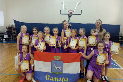 Юные самарские баскетболистки выиграли золото на межрегиональном турнире в Саратове