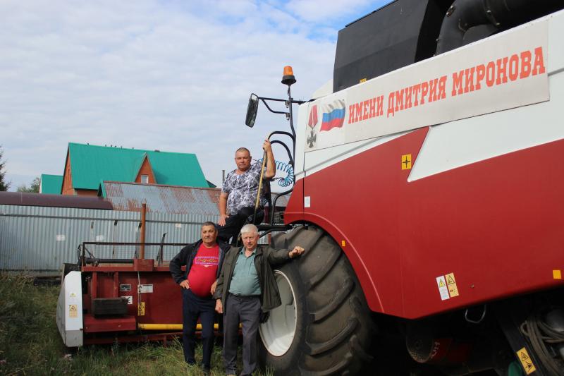 В КФХ Хворостянского района завершили уборку основных сельхозкультур