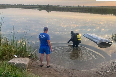 В Самарской области водолазы достали со дна озера Тросняного тело мужчины