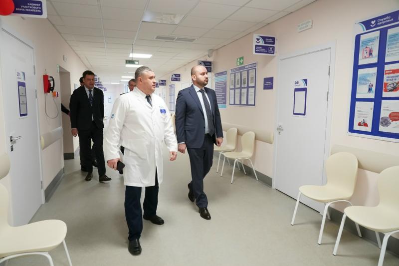 Вячеслав Федорищев оценил качество новой поликлиники в Смышляевке