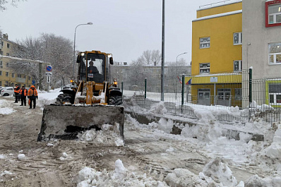 В Самаре эвакуируют брошенные на обочинах и мешающие уборке снега авто