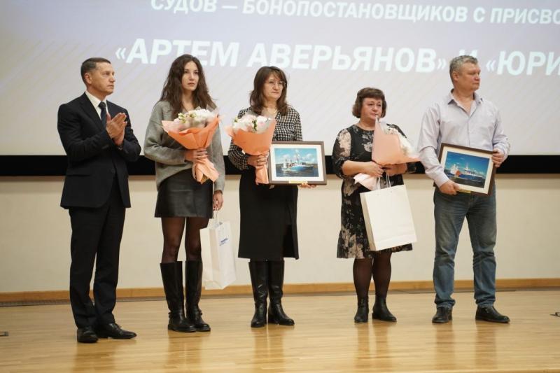 Трудиться и помнить: в Самаре ввели в эксплуатацию суда для локализации разлива нефти, названные в честь героев СВО
