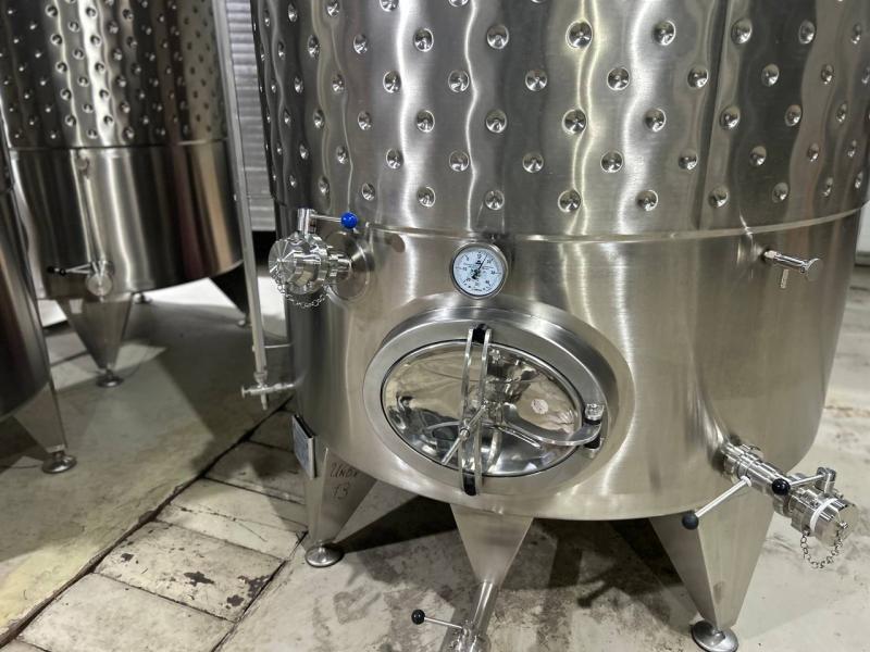 "Хоронят" лозу на зиму: как самарские умельцы смогли получить статус самой северной винодельни России (18+)