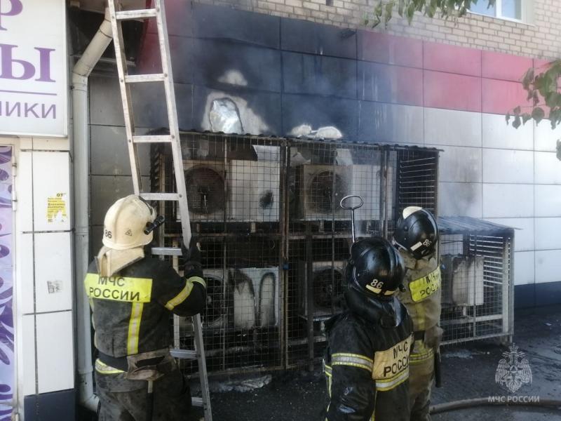 В Тольятти 29 мая в многоэтажке загорелся магазин