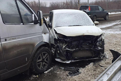 60-летняя автоледи не справилась с управлением и разбила две машины в Самаре