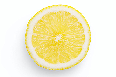 Специалисты Роспотребнадзора рассказали, кому не стоит пить воду с лимоном