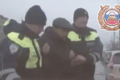 Тольяттинские полицейские помогли упавшему пожилому мужчине добраться домой