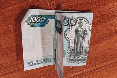 "Бес попутал": укравшая деньги женщина вернула банковскую карту главе Чапаевска