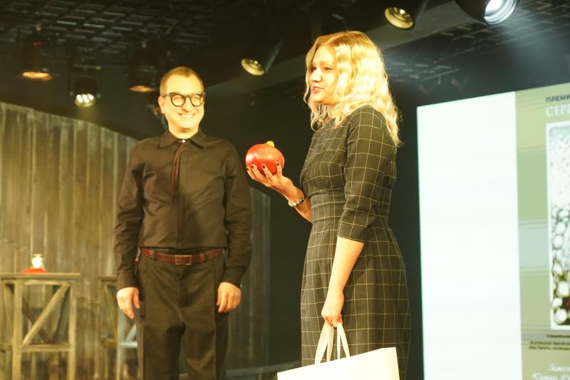 Медиаагентство "Самара 450" отметили спецпремией художественного руководителя театра "Грань" за проект "Код памяти"