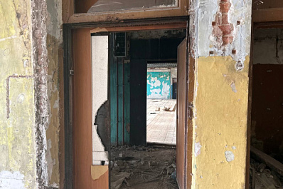 В Волжском районе прокуратура добилась сноса заброшки, где собирались подростки