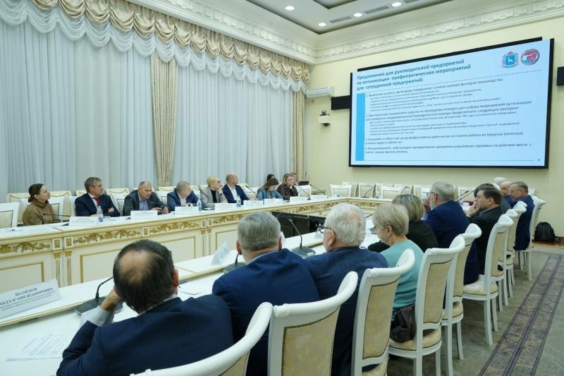 В Самарской области обсудили механизмы эффективного трудоустройства работников на предприятия ОПК