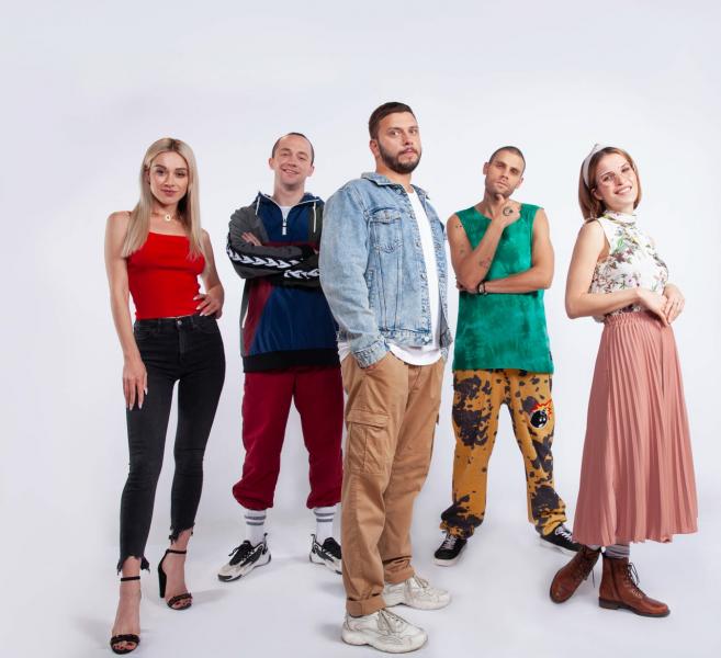 "Одноклассники" покажут десять серий комедийного ситкома "Пять с плюсом" (18+)