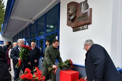 Дмитрий Азаров: Владимир Калашников обладал уникальными человеческими и профессиональными качествами