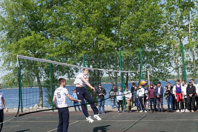 Волейболисты "Новы" провели мастер-класс для школьников на набережной в Самаре