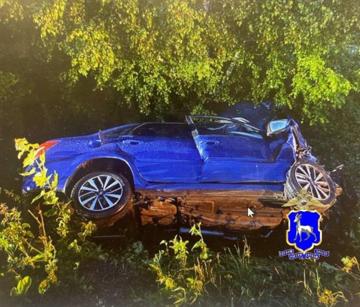 В Самарской области "Гранта" вылетела в кювет, пять человек пострадали