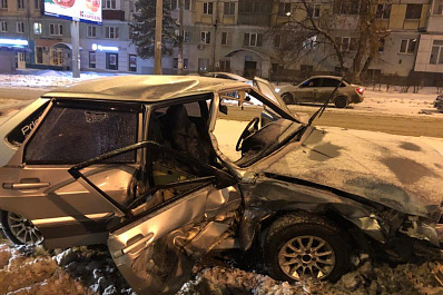 Пьяный водитель ночью врезался в припаркованную машину на улице Гагарина в Самаре