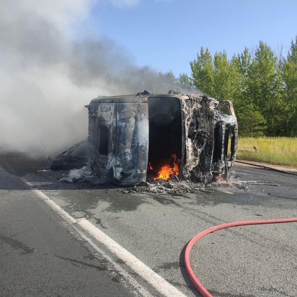 В Самарской области 25 июня после столкновения загорелись фура и легковушка