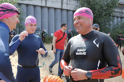 Игорь Комаров проплыл 5 км в рамках международной плавательной серии Х-Waters Volga 2022