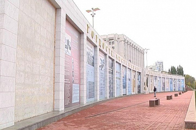 Дмитрий Азаров об итогах встречи с общественностью: Мы найдем варианты по реконструкции объекта на площади Славы